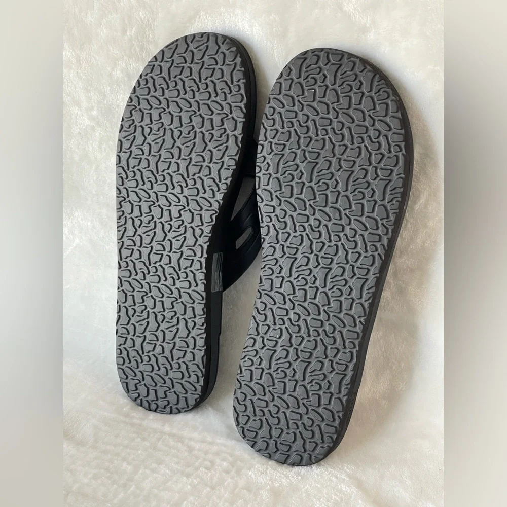 New with tags men’s hydro Flojos sandals size 11 black